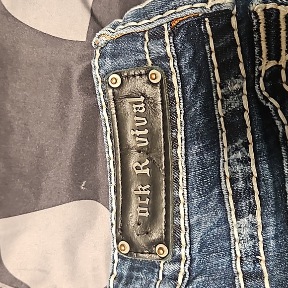A pair of Size 27 Rock Revival jeans - Picture 7 of 9
